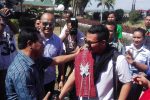 Pemenang The Voice Indonesia season 1, Mario G. Klau saat dijemput secara adat di Bandara internasional El Tari Kupang