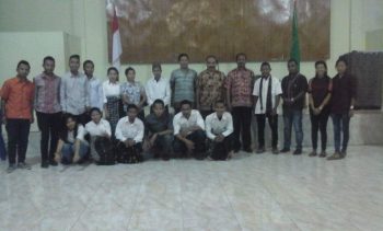 Pengurus Perhimpunan Mahasiswa Manggarai Timur periode 2016-2017 pose bersama seusai pelantikan,minggu (3/7)