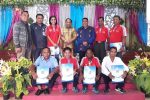 Dirut PDAM Tirta Lontar, Jhon Ottemoesoe pose bersama para undangan pada HUT PDAM Tirta Lontar ke-29 di Hotel Royal, senin (10/10)